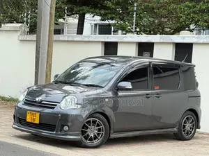 Toyota Sienta 2006 Gray