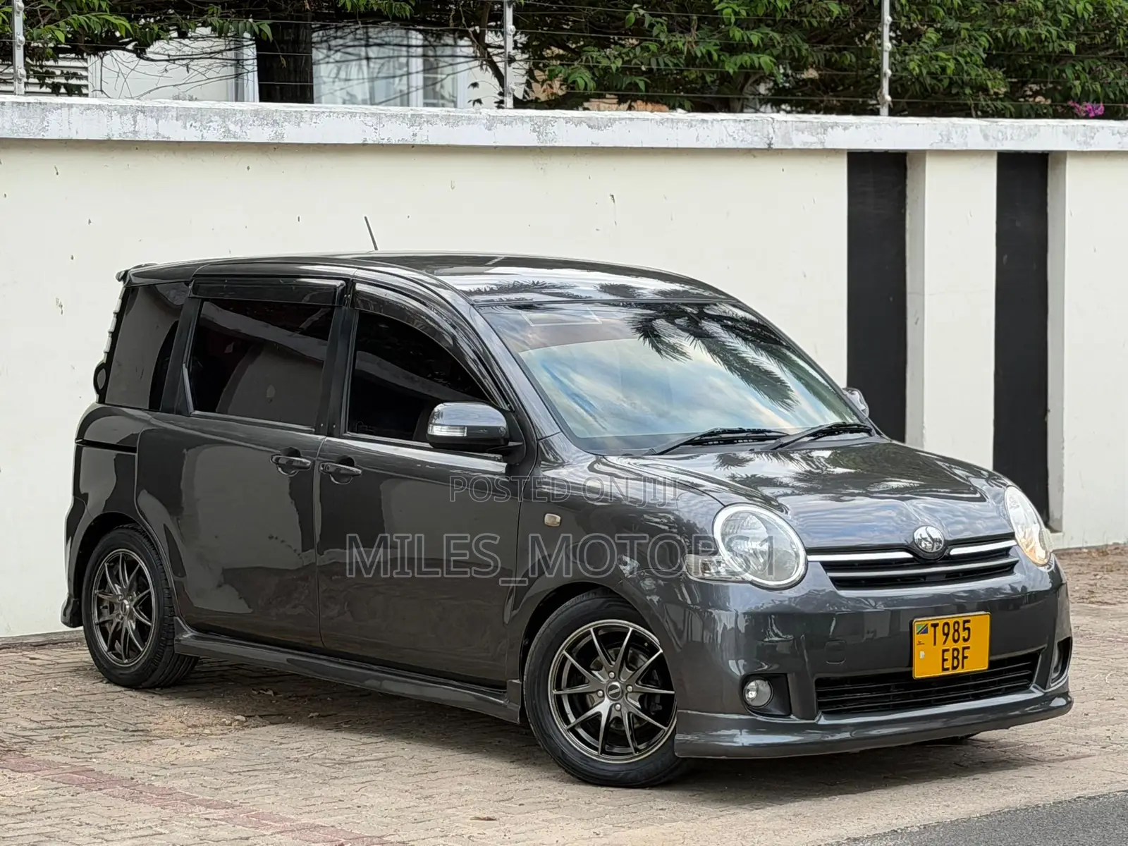 Toyota Sienta 2006 Gray