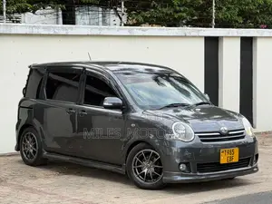 Toyota Sienta 2006 Gray