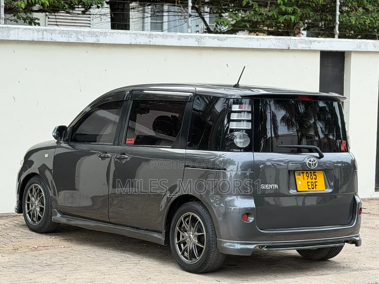 Toyota Sienta 2006 Gray
