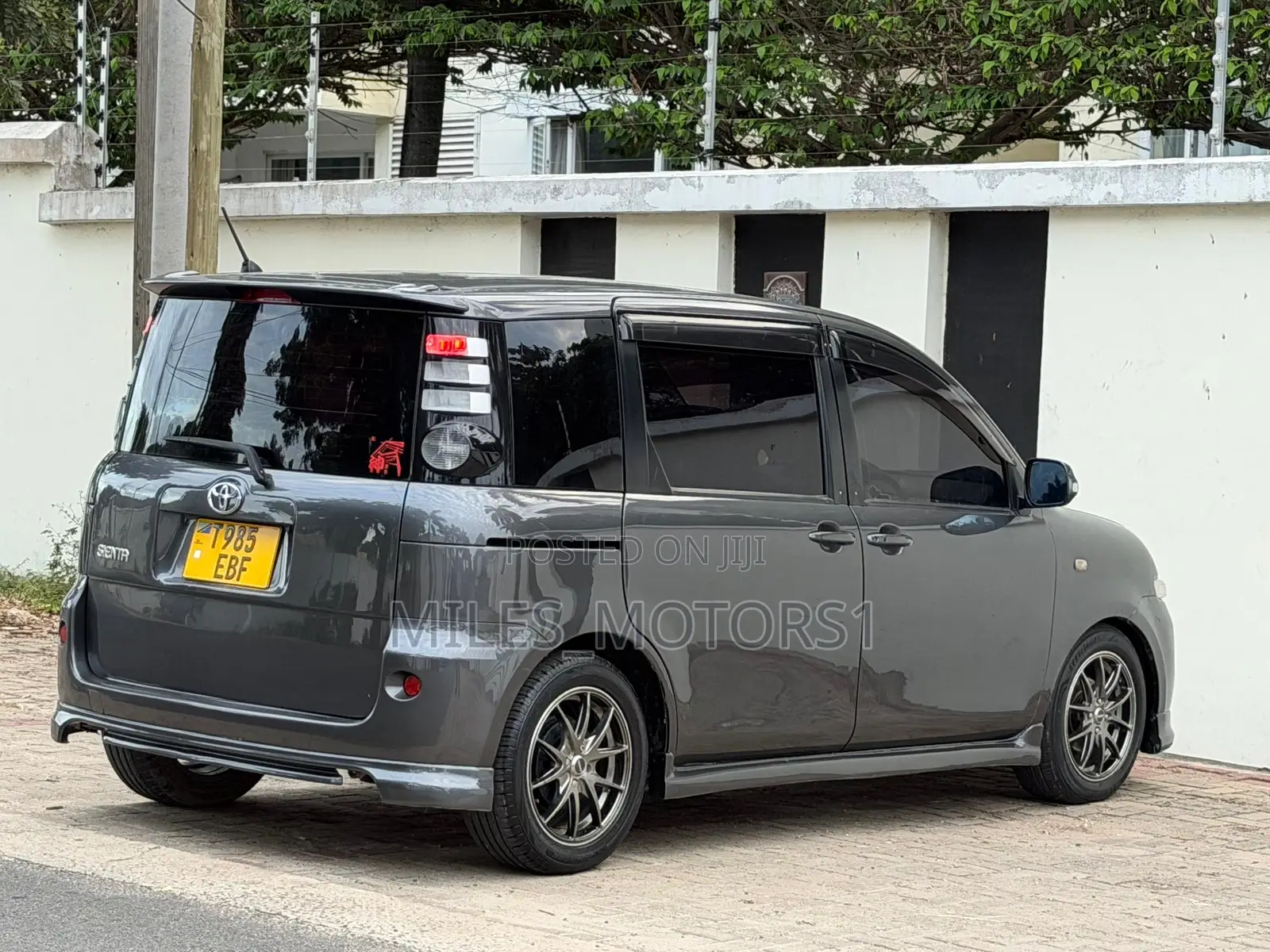 Toyota Sienta 2006 Gray