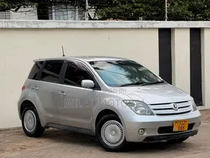 Toyota IST 2005 Silver
