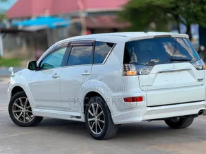Mitsubishi Outlander 2011 White
