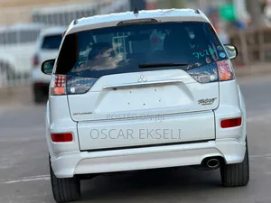 Mitsubishi Outlander 2011 White