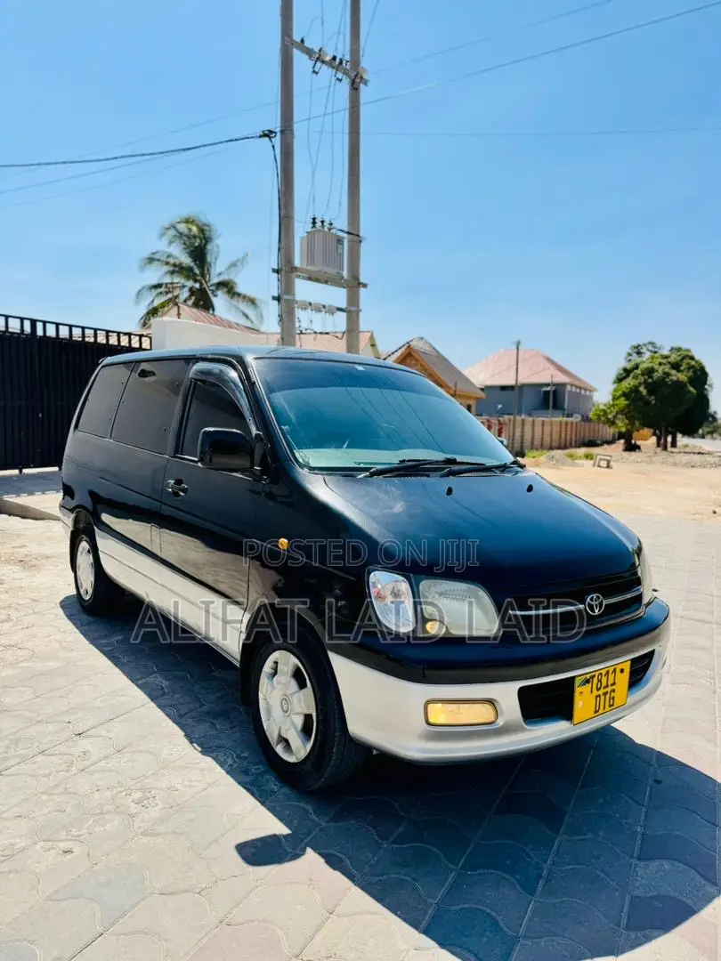 Toyota Noah 2.0 AWD (8 Seater) 2003 Black