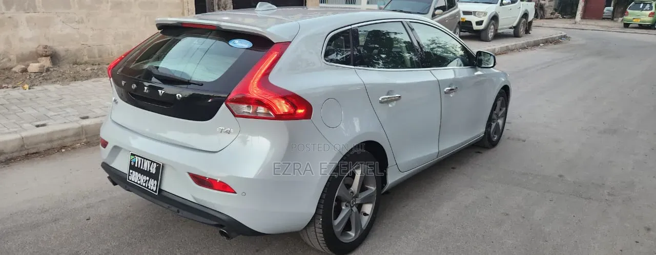 Volvo V40 2013 White