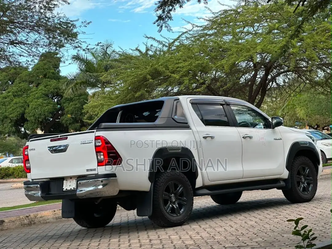 Toyota Hilux Revo Double Cab Deisel 2.4 RWD 2022 White