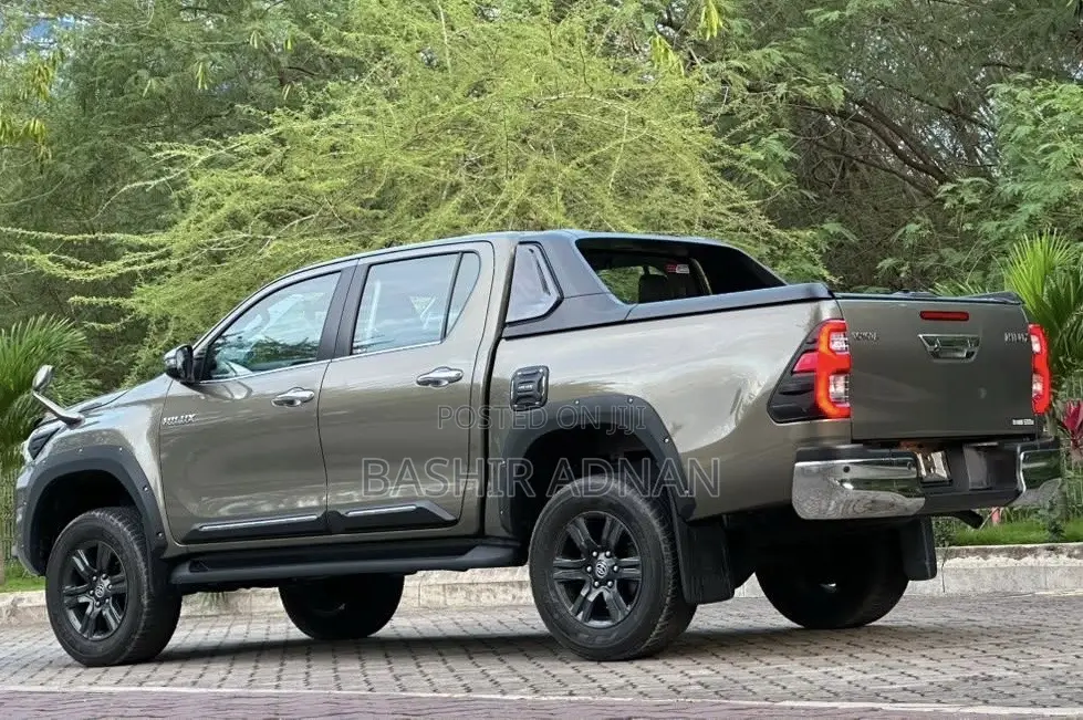 Toyota Hilux Revo Double Cab Deisel 2.4 AWD 2022 Beige
