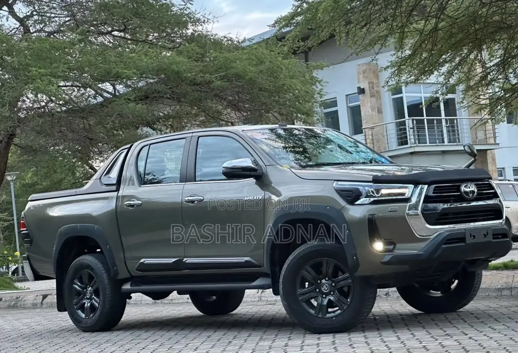 Toyota Hilux Revo Double Cab Deisel 2.4 AWD 2022 Beige