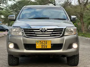 Toyota Hilux 2015 Silver
