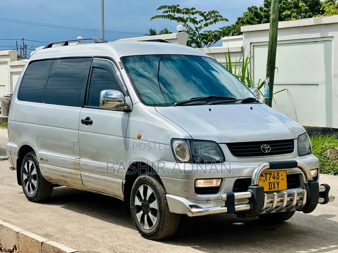 Toyota Noah 2.0 FWD (8 Seater) 2002 Silver