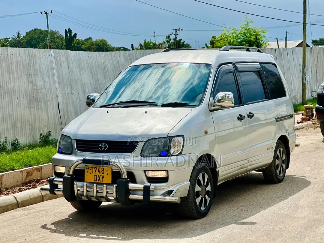 Toyota Noah 2.0 FWD (8 Seater) 2002 Silver