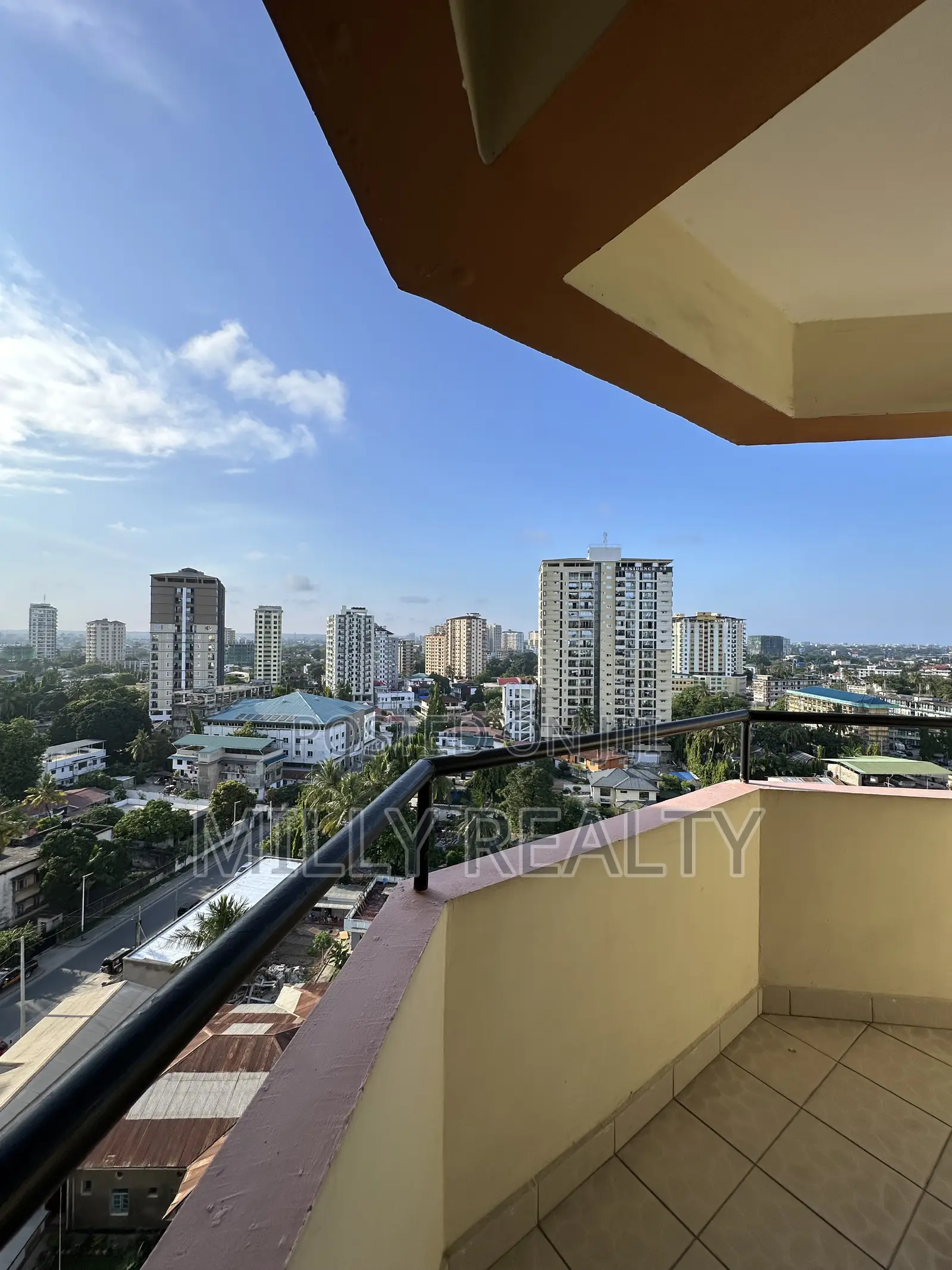 4bdrm Duplex in Apartment Upanga for sale