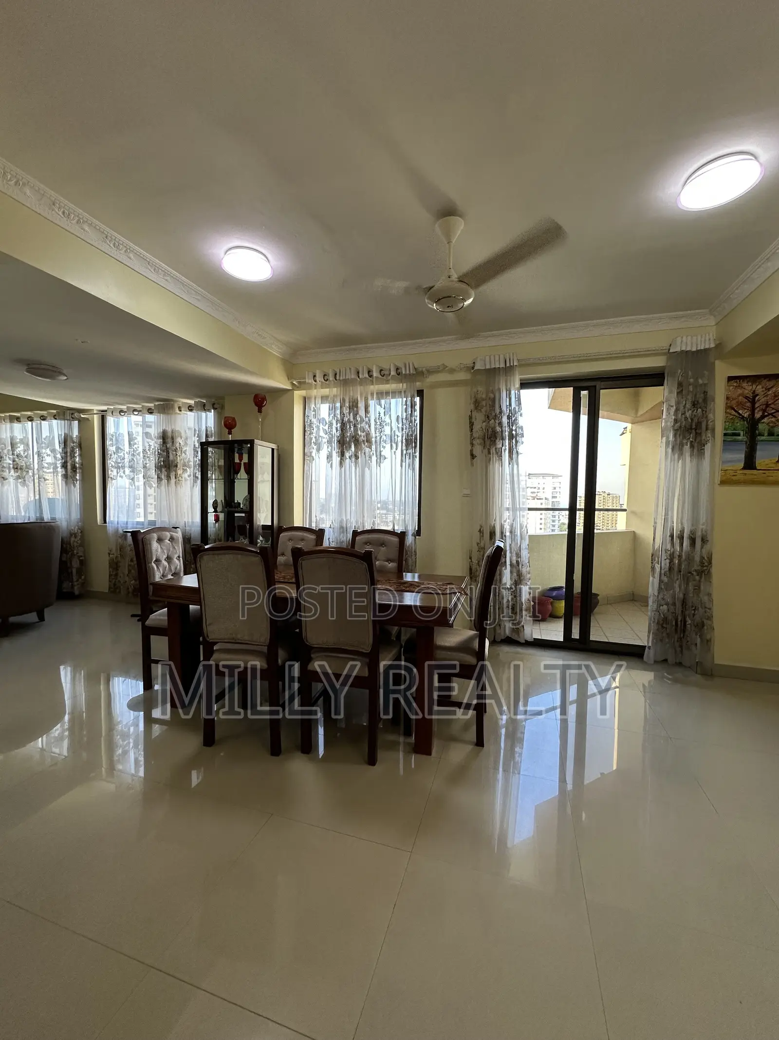 4bdrm Duplex in Apartment Upanga for sale