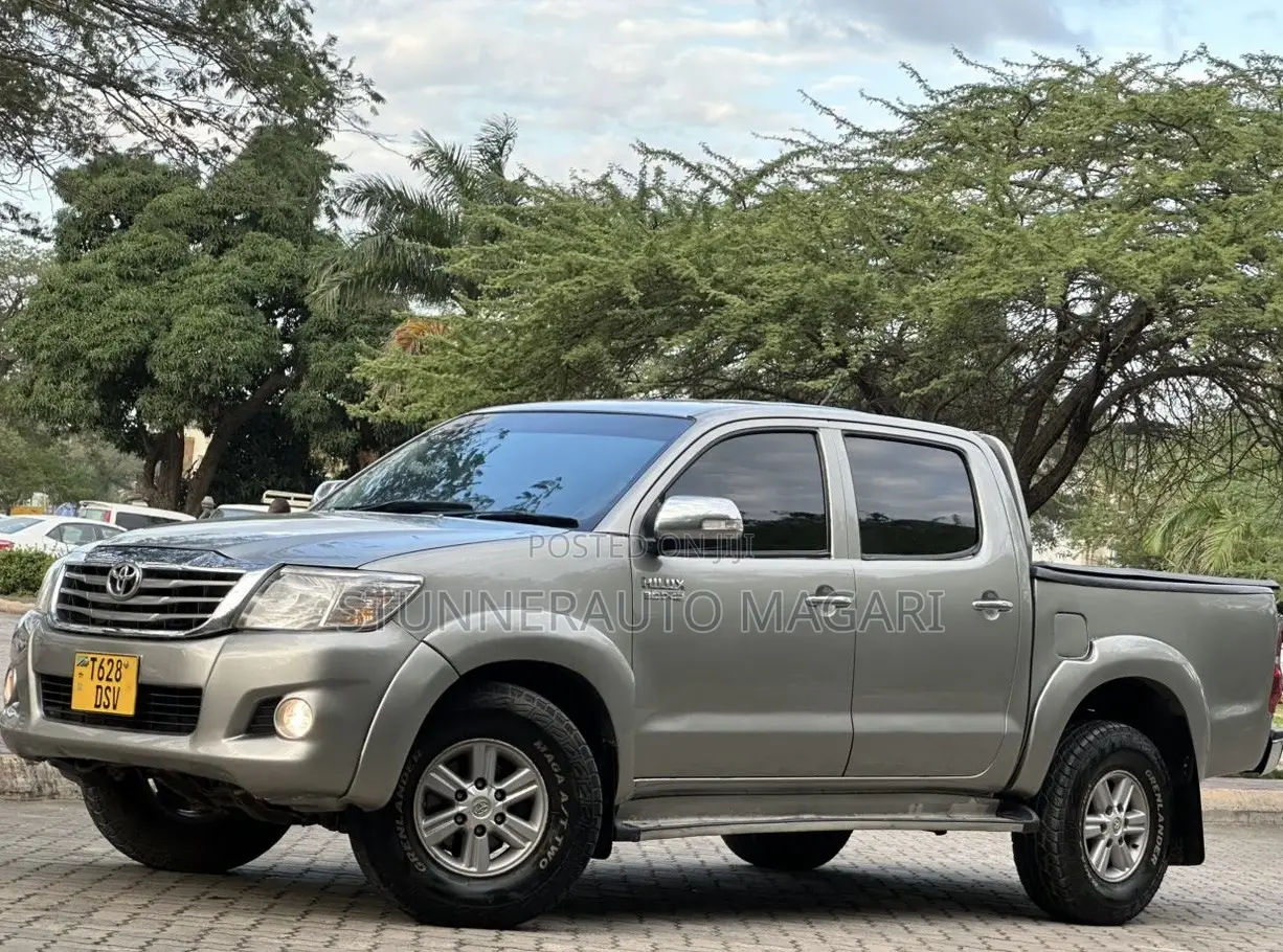 Toyota Hilux 2015 Gray
