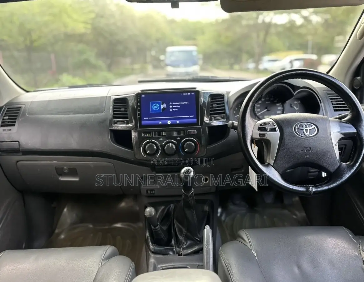 Toyota Hilux 2015 Gray