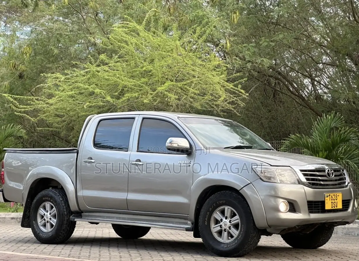 Toyota Hilux 2015 Gray