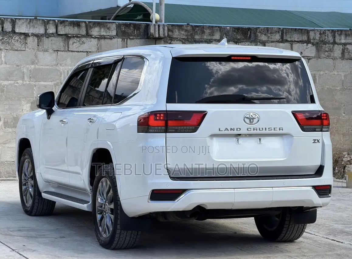 Toyota Land Cruiser 2024 White