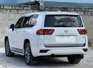 Toyota Land Cruiser 2024 White