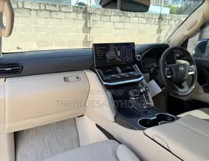 Toyota Land Cruiser 2024 White