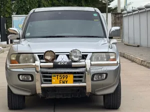 Mitsubishi Pajero 2000