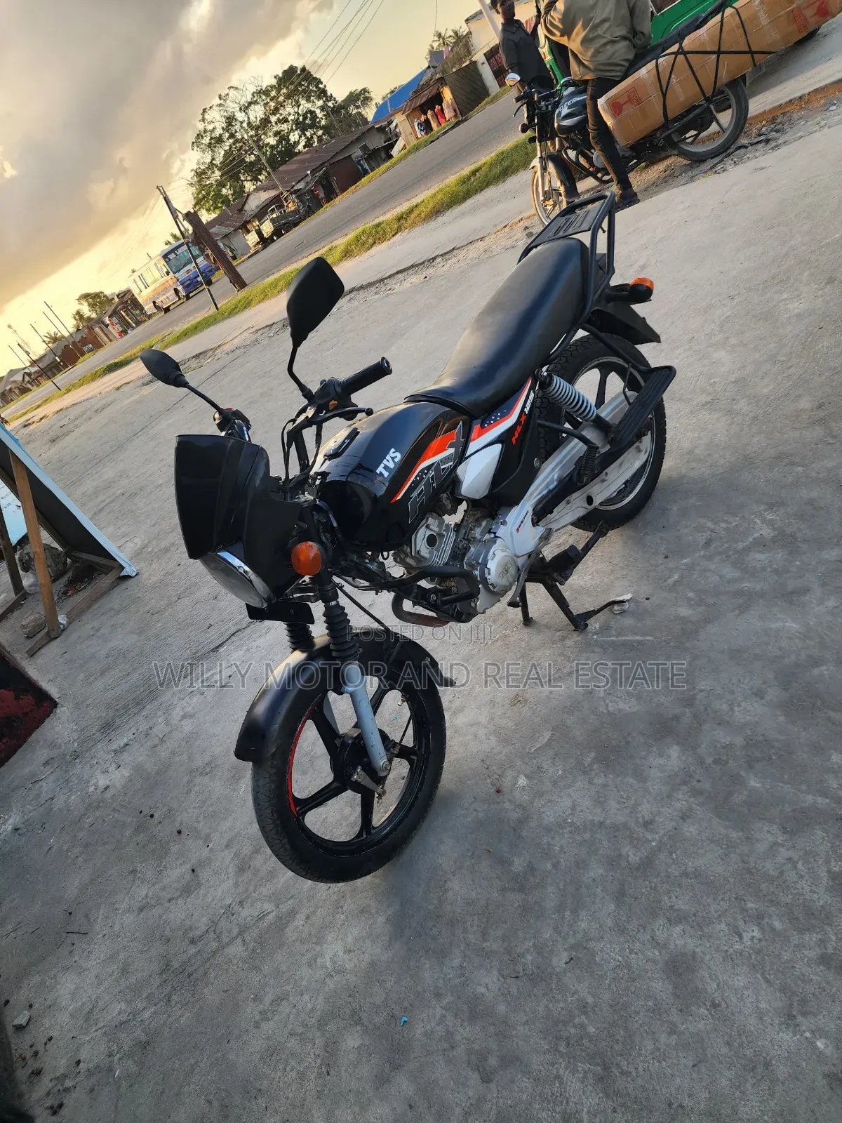 TVS HLX 125 2023 Black