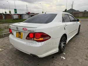 Toyota Crown 2009 White