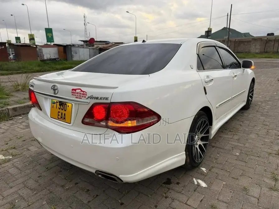 Toyota Crown 2009 White