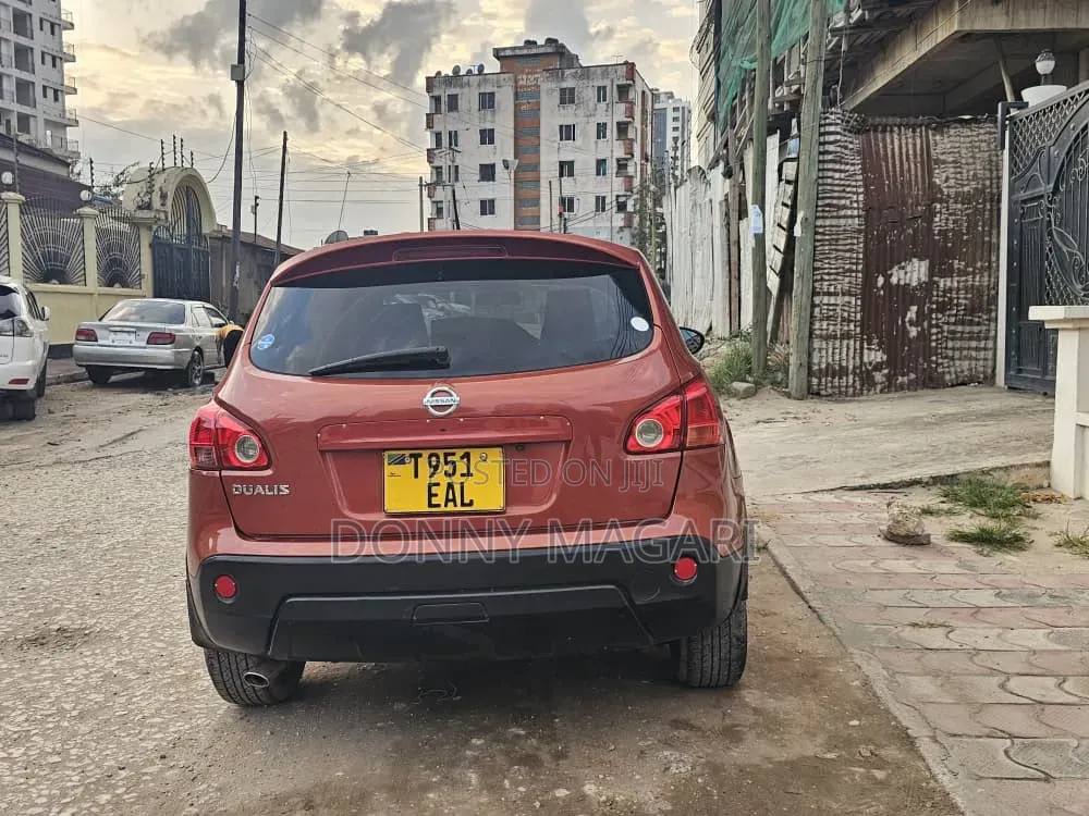Nissan Dualis 2011 Orange