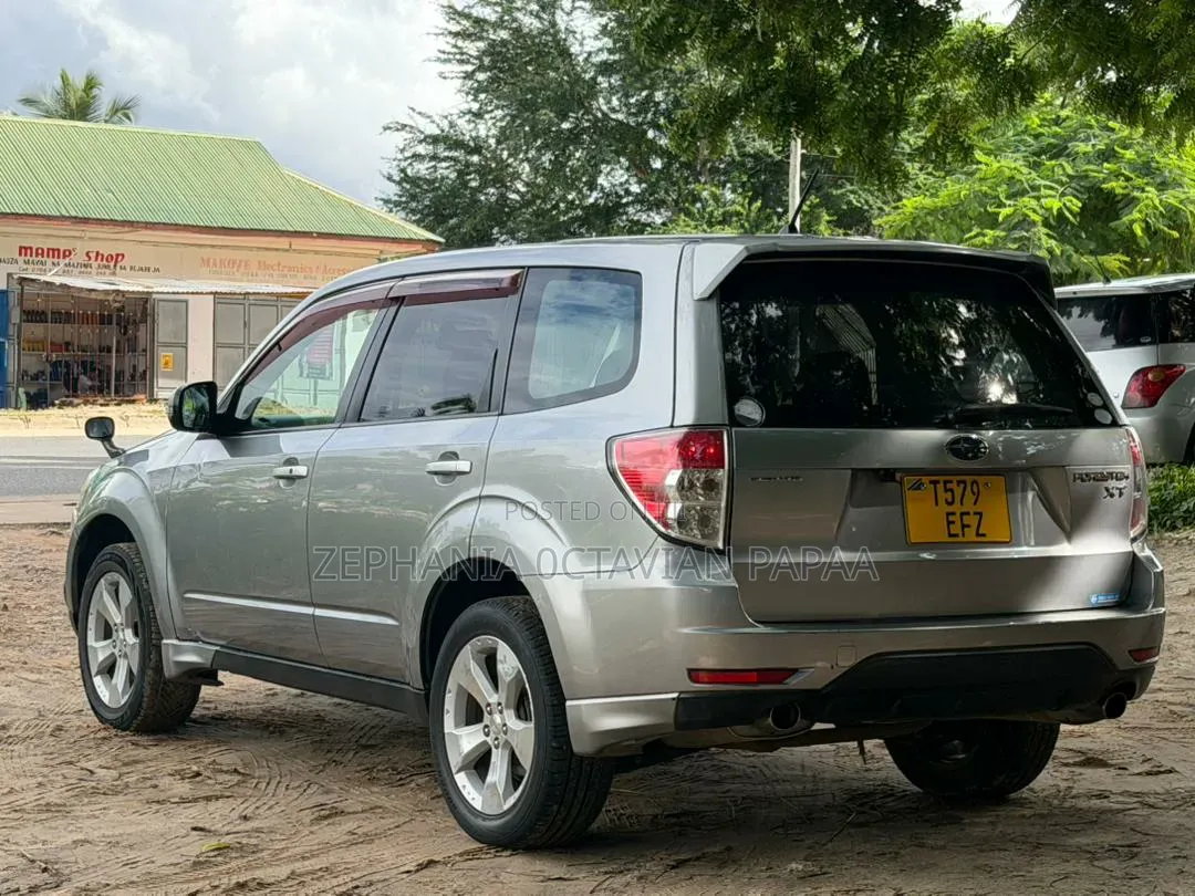 Subaru Forester 2010 Silver
