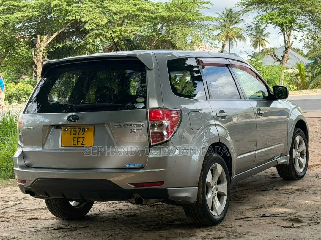 Subaru Forester 2010 Silver