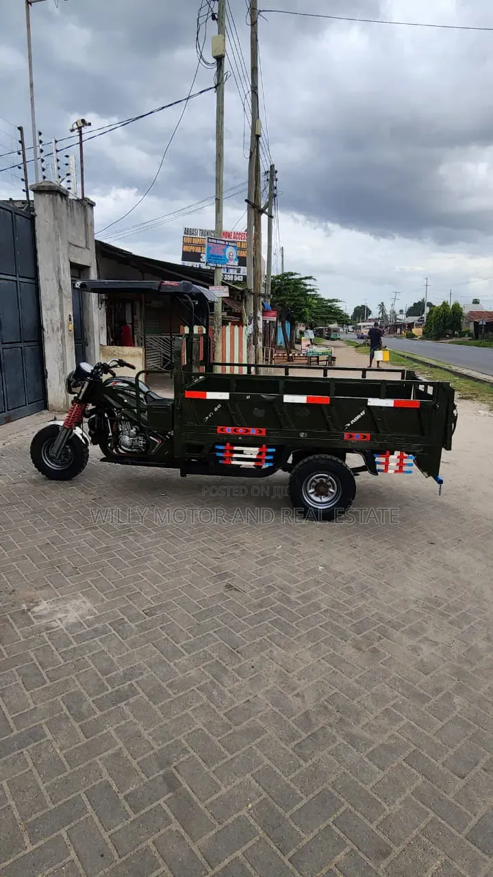 Motorcycle 2022 Green