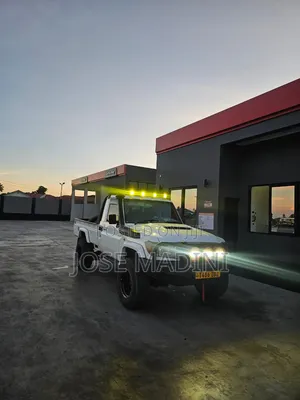 Toyota Land Cruiser 2009 White