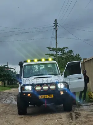 Toyota Land Cruiser 2009 White