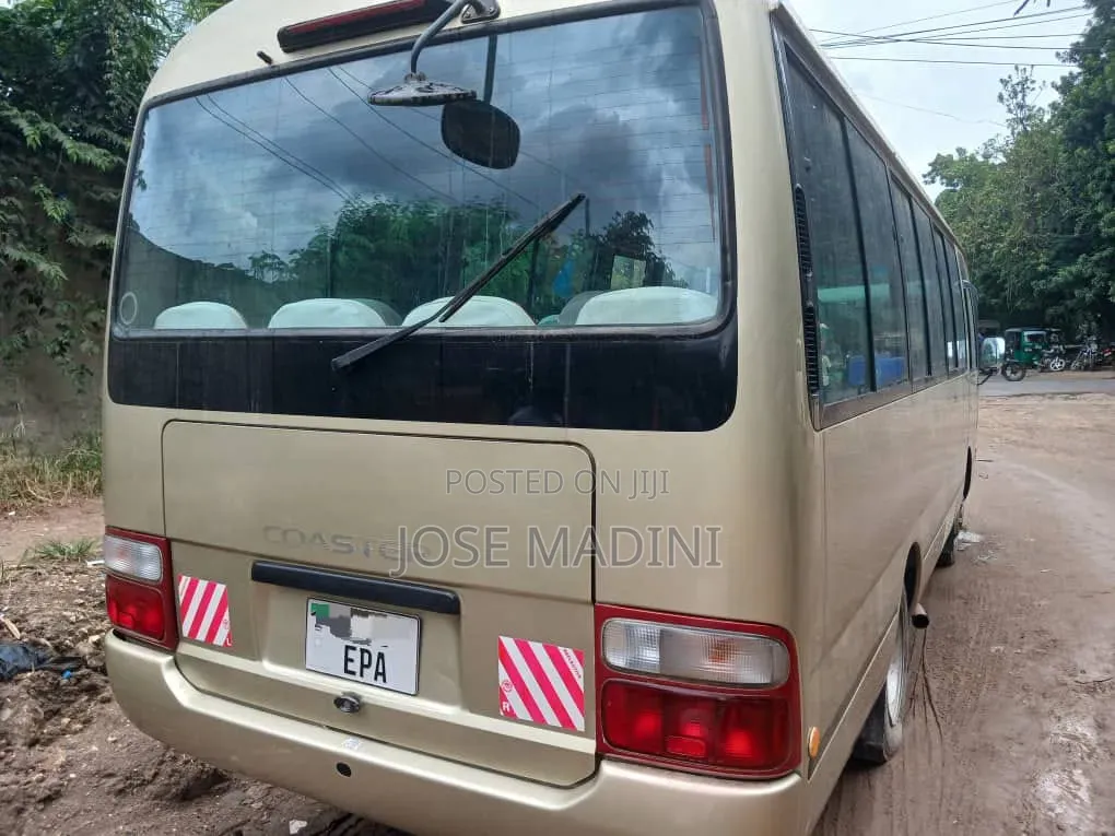 Toyota Coaster 2000 Gold