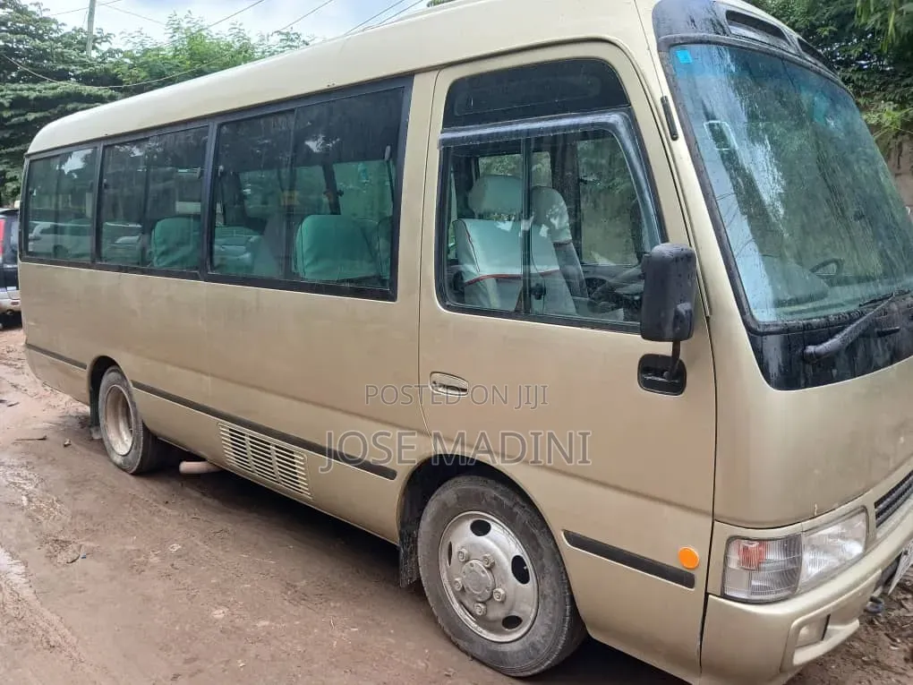 Toyota Coaster 2000 Gold