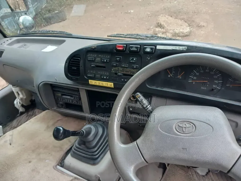 Toyota Coaster 2000 Gold