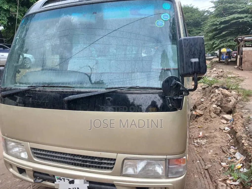 Toyota Coaster 2000 Gold