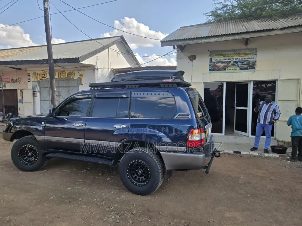 Toyota Land Cruiser 2006 Blue