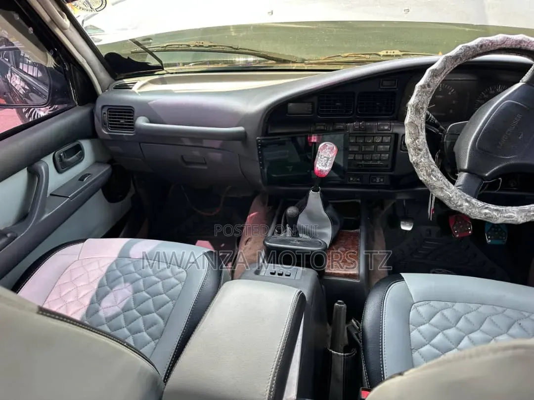 Toyota Land Cruiser 2000 Black