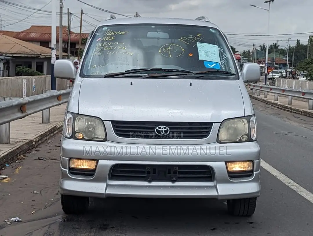 Toyota Noah 2009 Silver