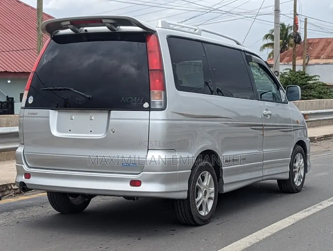 Toyota Noah 2009 Silver