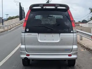 Toyota Noah 2009 Silver