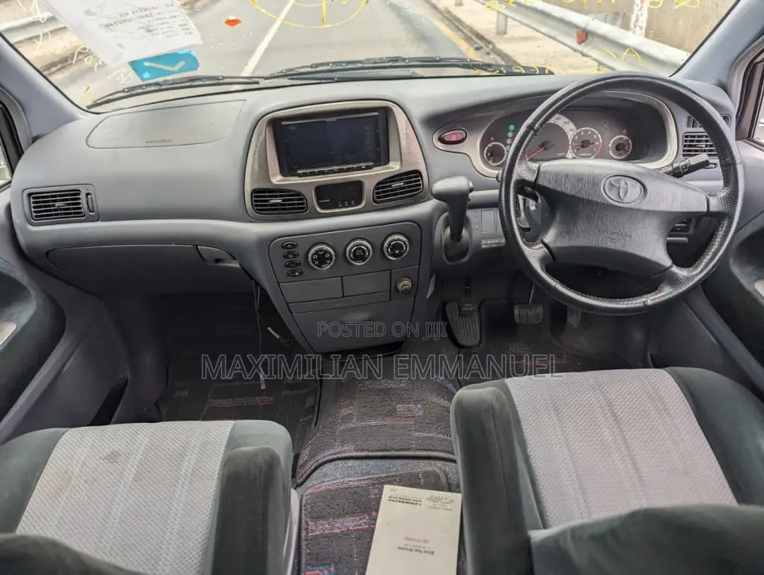 Toyota Noah 2009 Silver