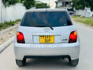 Toyota IST 2005 Silver