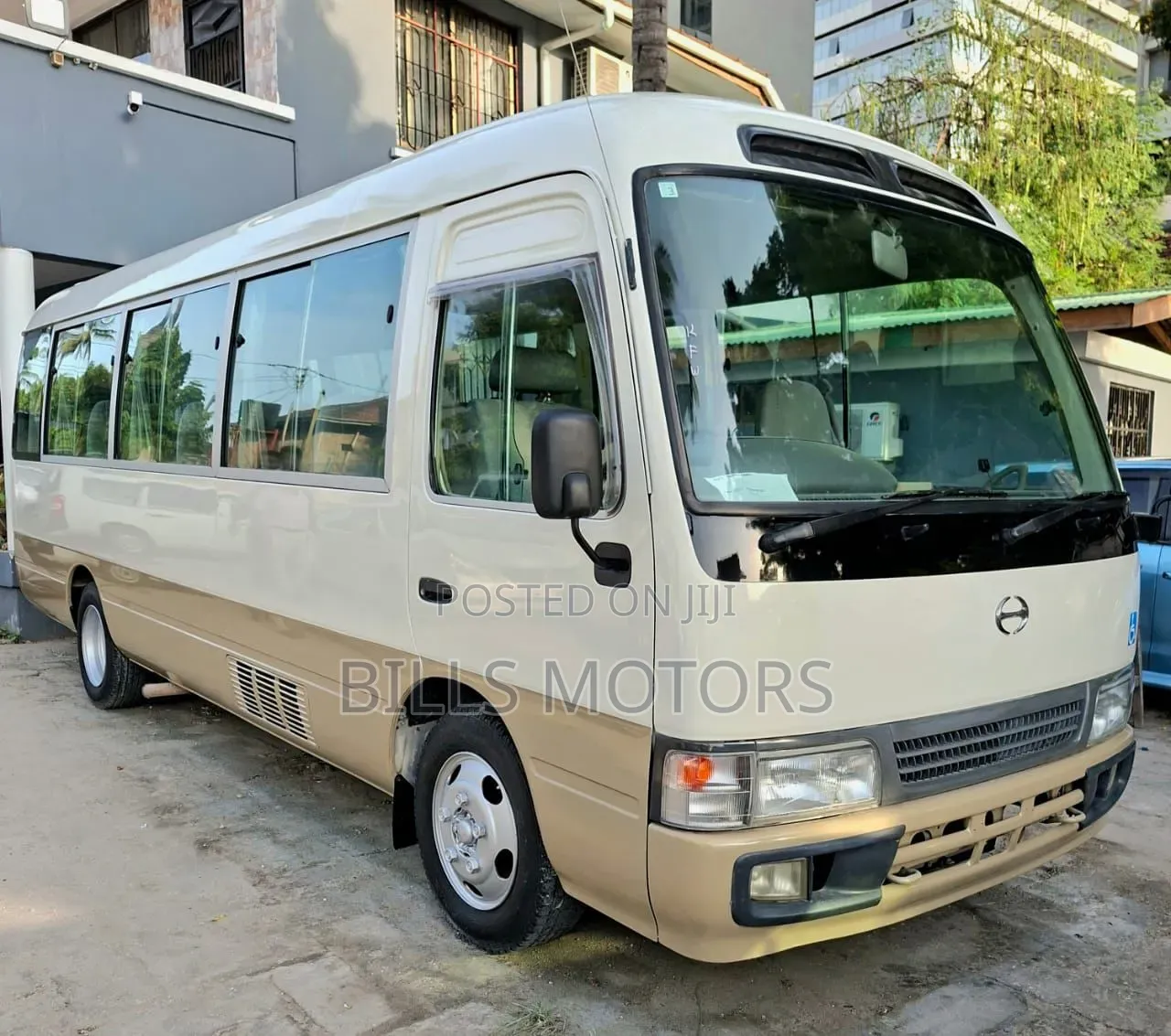 Hino Dutro 2011 Gold