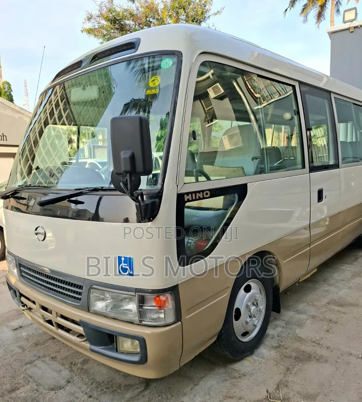 Hino Dutro 2011 Gold