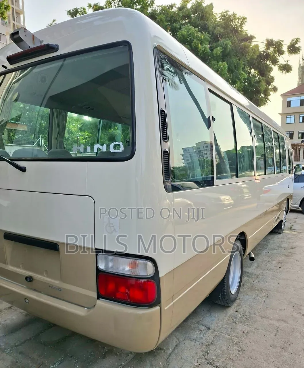 Hino Dutro 2011 Gold