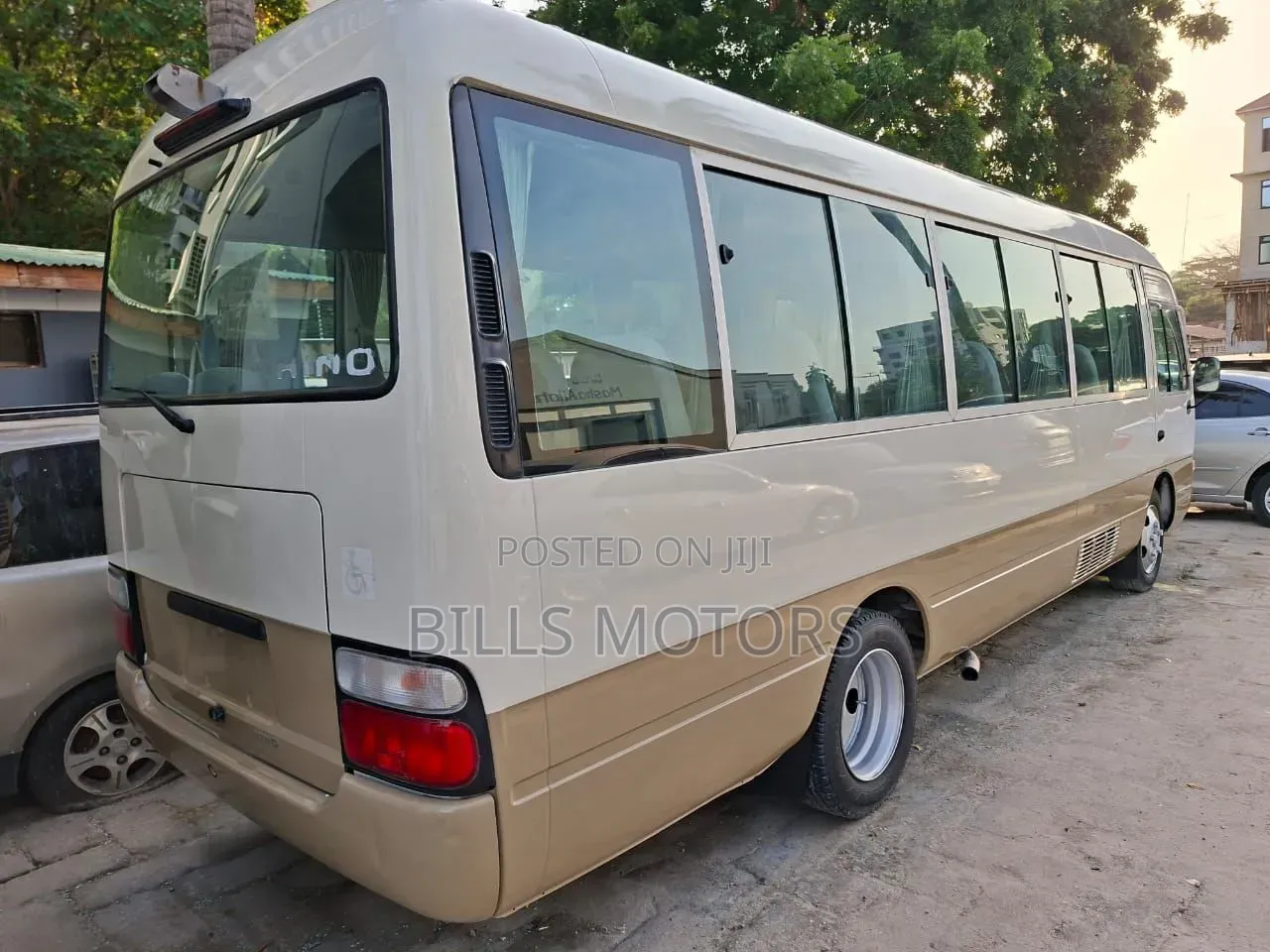 Hino Dutro 2011 Gold
