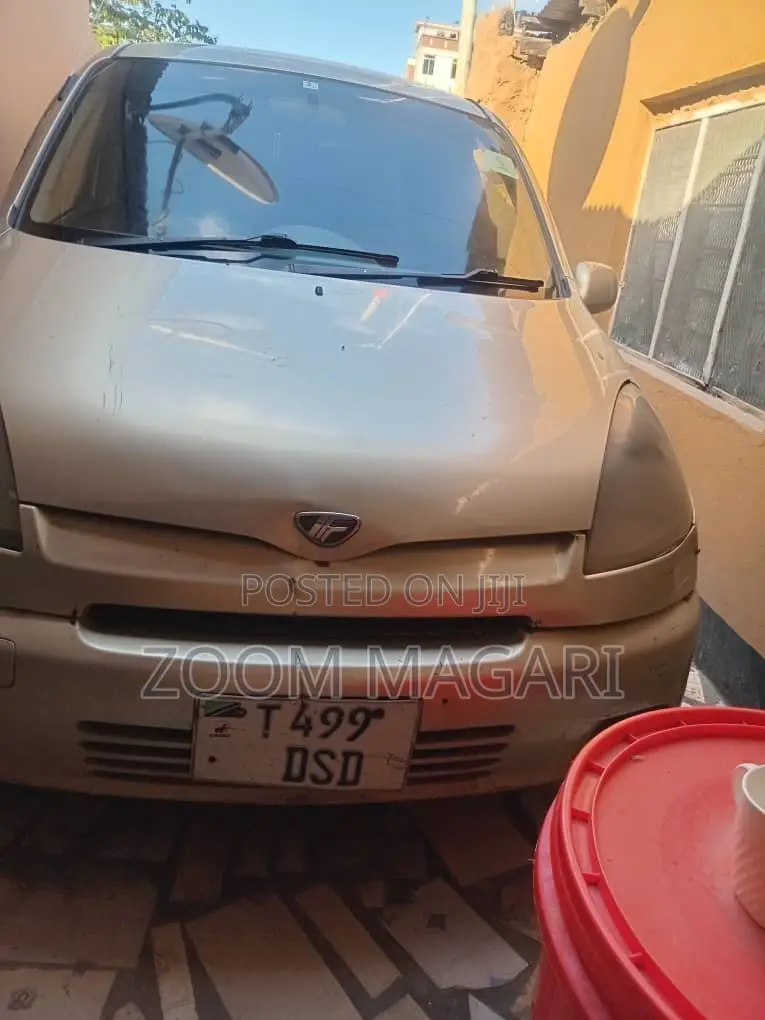 Toyota Fun Cargo 2003 Silver